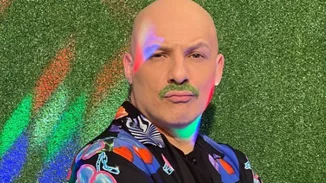 Νίκος Μουτσινάς | "Όταν είπα στη μητέρα μου "μαμά, είμαι gay", μπορεί να είπε μέσα της πως "επιτέλους, είμαι η μοναδική γυναίκα στη ζωή του"