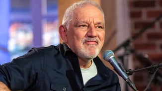 Ο Νίκος Πορτοκάλογλου σε μία σπάνια φωτογραφία με τον γιο του, Λευτέρη Πορτοκάλογλου