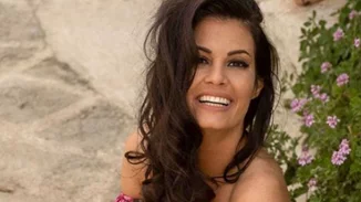 Το απόλυτο κορμί | Η Μαρία Κορινθίου ποζάρει με μαγιό μετά τη μεγάλη απώλεια κιλών