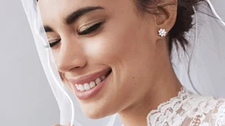 Παντρεύεσαι το καλοκαίρι; Μάθε τα μυστικά για το απόλυτο νυφικό μακιγιάζ από την Bobbi Brown