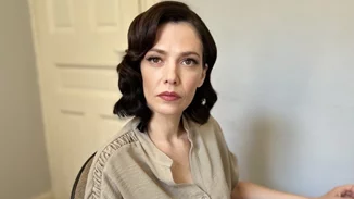 Μαριλίτα Λαμπροπούλου | Η πρωταγωνίστρια του "Σασμού" ποζάρει με σέξι κόκκινο μπικίνι