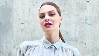 Ηλιοθεραπεία τον Φεβρουάριο | Η Υβόννη Μπόσνιακ μας δείχνει πώς να το κάνουμε σωστά