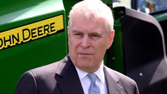 Πρίγκιπας Andrew | Το σκάνδαλο με τον Jeffrey Epstein και τα 7 εκατομμύρια που του πρόσφεραν για το τεστ ανίχνευσης ψεύδους