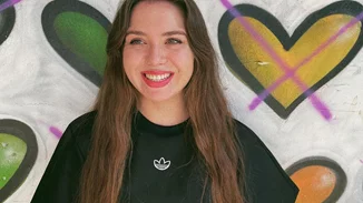 Νικόλ Σαραβάκου | Η κόρη του παλαίμαχου ποδοσφαιριστή είναι ένα πανέμορφο και ταλαντούχο πλάσμα