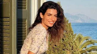 Σπαστά μαλλιά | 10 καλοκαιρινά χτενίσματα της Τόνιας Σωτηροπούλου που πρέπει να αντιγράψεις σήμερα κιόλας