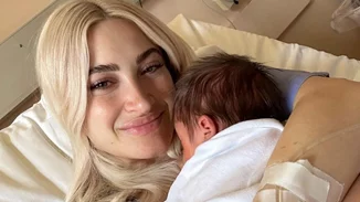 Η Ιωάννα Τούνη δείχνει το σώμα της 35 μέρες μετά τη γέννηση του γιου της