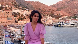 Τόνια Σωτηροπούλου | Η βεράντα του σπιτιού της είναι το pop of color που χρειαζόμασταν, με θέα που "κόβει" την ανάσα