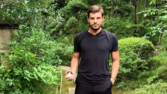 O Φίλιππος Τσαγκρίδης ποζάρει αγκαλιά με την Κάθριν Εμπειρίκου επιβεβαιώνοντας τη σχέση τους