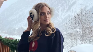 Τα χτενίσματα που επιλέγουν οι πιο stylish γυναίκες για τις βόλτες τους στα χιόνια