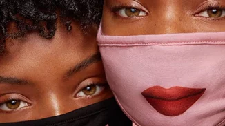 Τι να κάνεις για να μη χαλάει το μακιγιάζ σου με την προστατευτική μάσκα