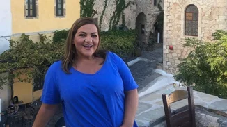 Βίκυ Σταυροπούλου | Φοράει μαύρο ολόσωμο μαγιό και αποχαιρετά το καλοκαίρι πιο σέξι από ποτέ