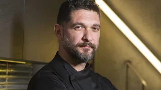 Ο Πάνος Ιωαννίδης μόλις δημοσίευσε το πιο γλυκό βίντεο | Κρατάει στην αγκαλιά του τον γιο του και "λιώνει" το Instagram