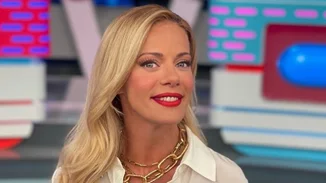 Το total black look της Ζέτας Μακρυπούλια και η στιλιστική "πινελιά" που το απογείωσε