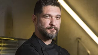 "Ήταν σίγουρα πολύ συγκινητική στιγμή..." | Ο Πάνος Ιωαννίδης βάπτισε τον ενός έτους γιο του στο Πήλιο