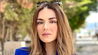 Η πανέμορφη κόρη της Βάσως Λασκαράκη μάς λέει την πιο γλυκιά καλημέρα από τον καταπράσινο κήπο του σπιτιού τους