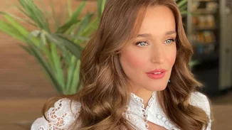 Η Αναστασία Ρουβά ήταν το πιο γλυκό και όμορφο, ξανθό κοριτσάκι | Δείτε την σε ηλικία 2 ετών στην αγκαλιά της Κάτιας Ζυγούλη