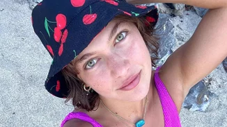 Η Κλέλια Ανδριολάτου κάνει διακοπές στα Κουφονήσια και είναι πιο χαρούμενη από ποτέ | Η αγουροξυπνημένη πόζα στον φακό της Ηλιάνας Παπαγεωργίου