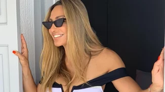 Ελένη Πετρουλάκη | Ποζάρει με τις τρεις μικρότερες κόρες της. Ποια της μοιάζει πιο πολύ;