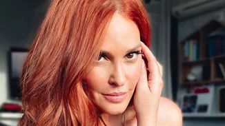 Η Σίσσυ Χρηστίδου όπως δεν την έχεις ξαναδεί | Κατάξανθη, φορώντας μίνι φούστα το 2006