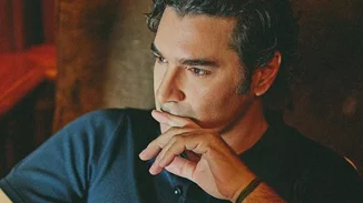 Ο Χριστόφορος Παπακαλιάτης έχει το πιο φωτεινό και "ζεστό" σπίτι | Το συγκλονιστικό μπαλκόνι και η ευρύχωρη κουζίνα