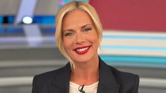 Το αντισυμβατικό look της Ζέτας Μακρυπούλια σε πρεμιέρα | Φόρεσε τα παπούτσια που δεν περιμέναμε