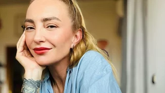 Η Ειρήνη Τότσικα μοιάζει με τη μητέρα της ακόμα και στο στιλ | Η γλυκιά φωτογραφία αγκαλιά με το σκυλάκι της