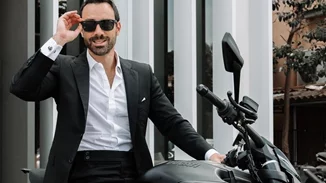 Ο Σάκης Τανιμανίδης σε τροχαίο με τη μηχανή του