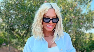 Η Ιωάννα Μαλέσκου με το κομψό μανικιούρ που αναδεικνύει τέλεια τα κοντά νύχια