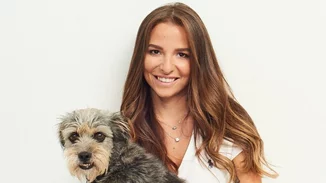 Εριέττα Κούρκουλου Λάτση | Φωτογραφίζει τον σύζυγό της αγκαλιά με τον γιο τους και το Instagram λιώνει