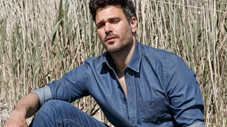 Μιχάλης Λεβεντογιάννης | Ο πρωταγωνιστής της σειράς "Παγιδευμένοι" και τα διθυραμβικά σχόλια στο Twitter