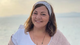 Βίκυ Σταυροπούλου | Η φωτογραφία με το super mini φόρεμα και το ειρωνικό σχόλιο της Δανάης Μπάρκα