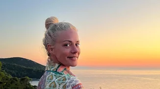 Η Ζέτα Μακρυπούλια βούτηξε στη θάλασσα | Οι υπέροχες φωτογραφίες με μαγιό