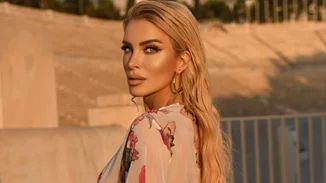 Η Κατερίνα Καινούργιου με blueberry milk nails, την τάση που λατρεύουμε να μισούμε