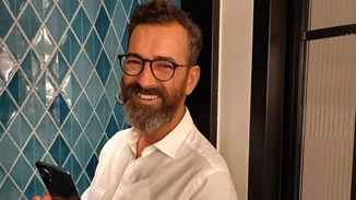 Ο Άγγελος Μπράτης χώρισε από τον σύντροφό του | "Δεν μπορέσαμε να συνεχίσουμε την κοινή μας πορεία"