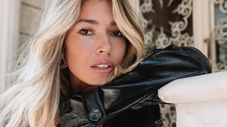 Comfy but make it fashion | Η Βάσια Κωσταρά προτείνει το απόλυτο look αεροδρομίου