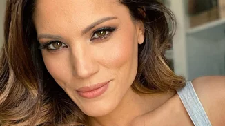 Η Μαίρη Συνατσάκη δεν αποχωρίζεται την τεσσάρων μηνών κόρη της ούτε όταν δουλεύει