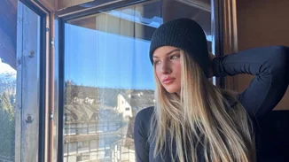 Η απόλυτη καλλονή | Η Άννα Μαρία Ίβιτς βολτάρει στο Λονδίνο ντυμένη στα λευκά