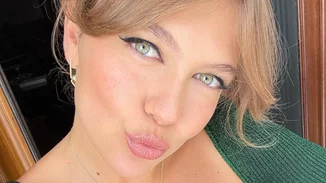 Η Κλέλια Ανδιολάτου έχει το πιο ατμοσφαιρικό και καλόγουστο σαλόνι που είδαμε τελευταία