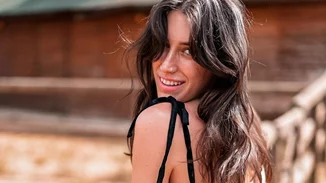 Η Ραφαέλα Ψαρρού δείχνει τον καλύτερο τρόπο για να απογειώσεις ένα απλό σύνολο