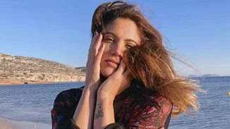 Μαίρη Συνατσάκη | Σε γυρίσματα σειράς αγκαλιά με την τεσσάρων μηνών κόρη της