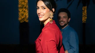 Πριγκίπισσα Rajwa της Ιορδανίας | Το φόρεμα Ελληνίδας σχεδιάστριας που φόρεσε κατά την έξοδό της από το μαιευτήριο