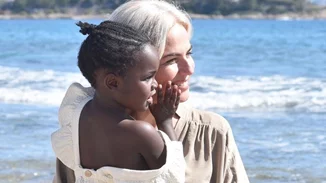 Χριστίνα Κοντοβά | Απαθανατίζει την Ada να παίζει με το σκυλάκι της και "λιώνει" το Instagram