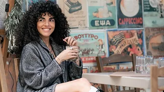 Mente Fuerte για Μαρία Σολωμού | "Δεν βλέπεις τον έρωτα στα μάτια της; Δεν κάνει για μούσα του έρωτα;"