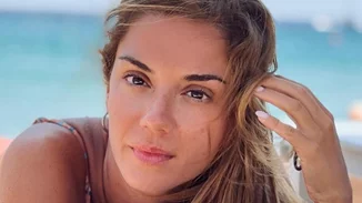 Η Βάσω Λασκαράκη απαθανατίζει την πανύψηλη κόρη της στη θάλασσα | Δείτε την Εύα Τσιμιτσέλη πιο χαρούμενη από ποτέ