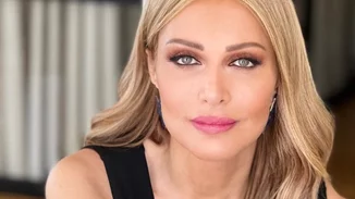 Η Χριστιάνα Μπέτα και η Αφροδίτη Φουστάνου στην αγκαλιά της μητέρας τους, Νατάσας Θεοδωρίδου | Η γλυκιά φωτογραφία που ανήρτησε η τραγουδίστρια