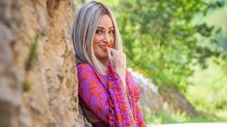 Ιωάννα Παλιοσπύρου | Αφήνεται στα χέρια  επαγγελματία makeup artist και ποζάρει πιο όμορφη από ποτέ