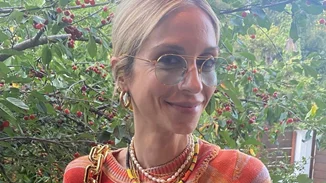 Σοφία Καρβέλα | Ποζάρει με μπικίνι και μας δείχνει το σούπερ γραμμωμένο κορμί της