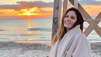 Μαίρη Συνατσάκη | Θηλάζει την κόρη της στο αυτοκίνητο και ευχαριστεί δημόσια τους συνεργάτες της