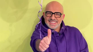 Celebrity News | Ο εκνευρισμός του Γεράσιμου Σκιαδαρέση, το τέλος του Μουτσινά από τον ΣΚΑΪ και οι δηλώσεις της Δανδουλάκη για τον Πολίτη