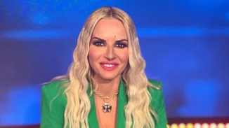 Μαρία Μπεκατώρου | Κάνει ηλιοθεραπεία φορώντας το πιο σέξι τιρκουάζ μπικίνι